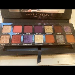 Jackie Aina Eyeshadow palette